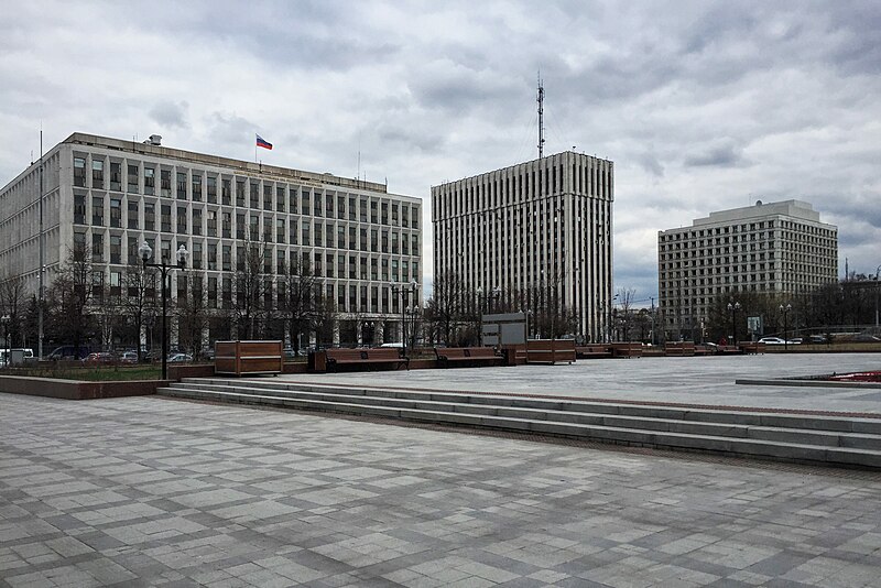 File:Moscow, Kaluzhskaya Square - Zhitnaya Street government block (31119243986).jpg