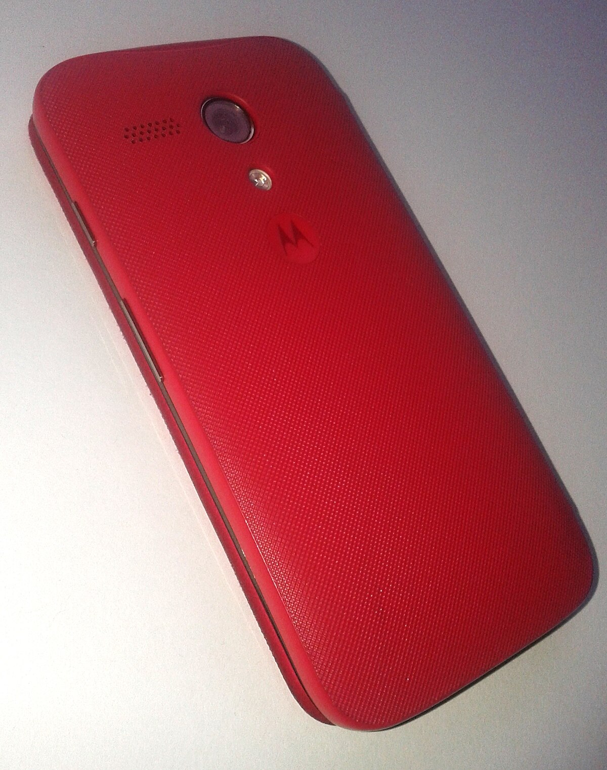 File:Moto G with red Flip Shell.jpg - Wikimedia Commons