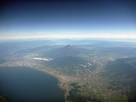 Il monte Fuji e il monte Ashitaka sull'isola di Honshu