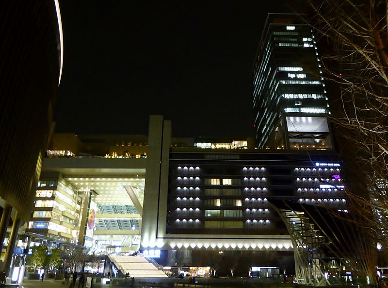 File:NORTH GATE BLDG at night,25th February 2015.JPG