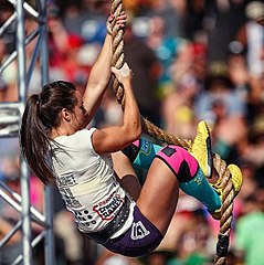 how do teams quaifie for the crossfit regionals?