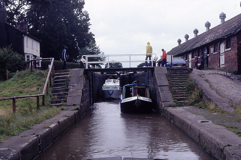 File:Narrowboat 'Gailey Ranger' Bunbury Staircase Locks, Shropshire Union Canal 22.7.1981 Scans499 (10430543876).jpg
