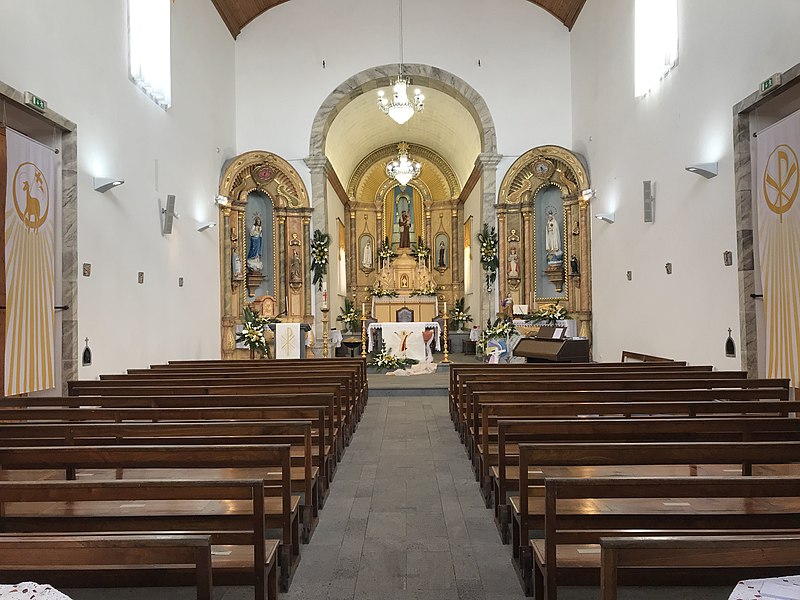 File:Nave Igreja Santo António do Monte - Pico.jpg