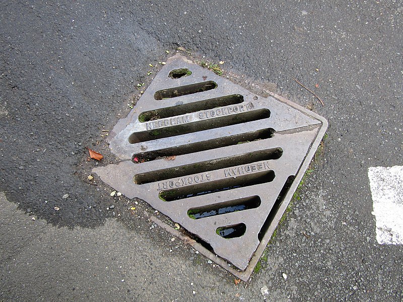 File:Needham Stockport Drain Cover.jpg