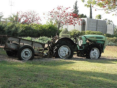 How to get to נתיב העשרה with public transit - About the place