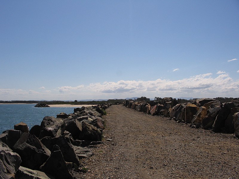 File:North Shore Beach ^9 looking west taken on the Monday, 19th October 2009 at 3-09pm. - panoramio.jpg