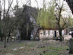 Nowy Świat-та ағаштан қоршалған үй