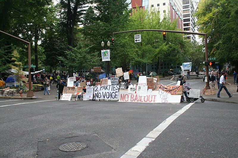 File:Occupy Portland blocks of Main St..jpg