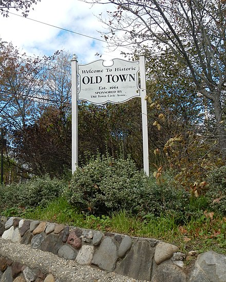 Welcome to Old Town sign, corner of Old Town Road and North Railroad Avenue Old Town SI welcome jeh.jpg