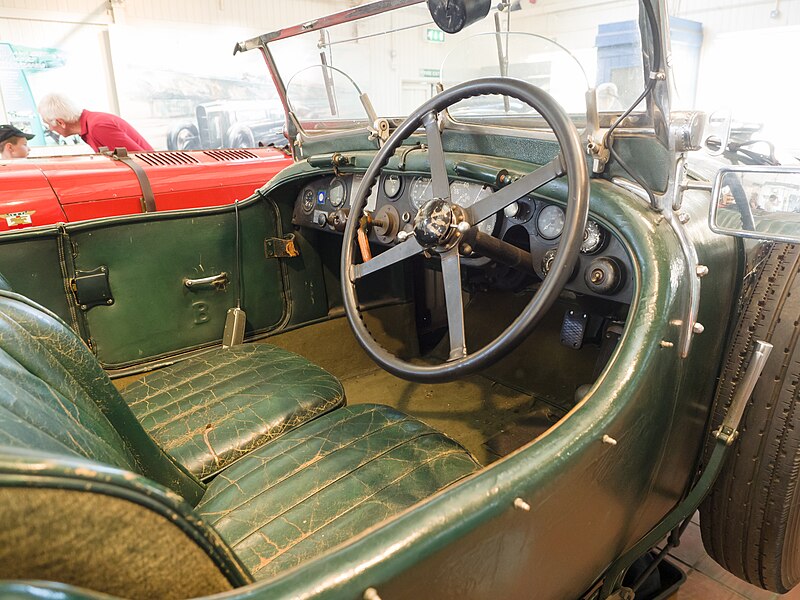 File:Old motor car.jpg