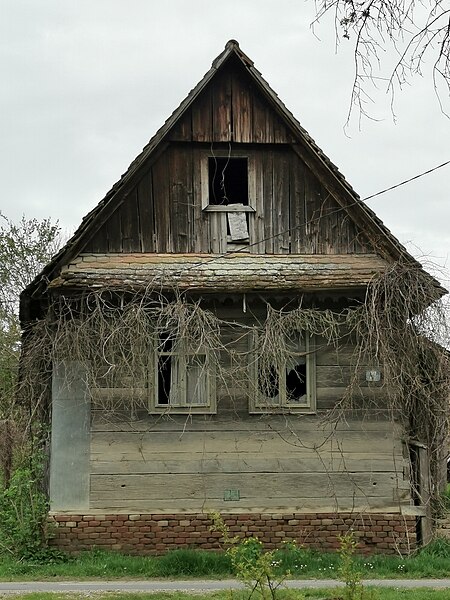 File:Old wooden house in Krapje.jpg