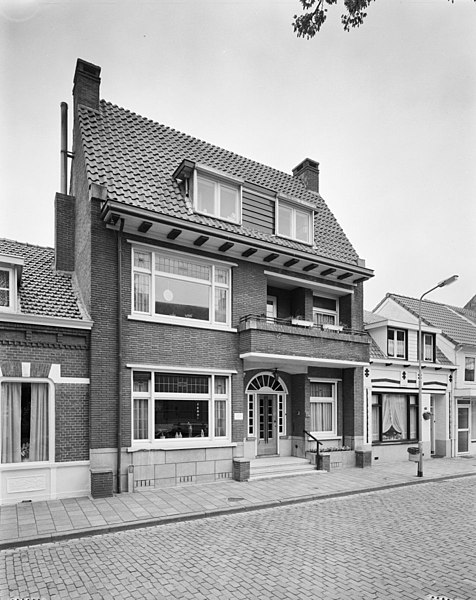 File:Overzicht voorgevel en linker zijgevel - Zaamslag - 20352936 - RCE.jpg