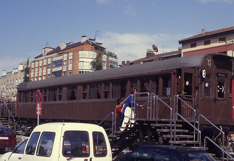 File:Oviedo railway coach june 1999 79.jpg