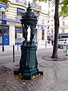 P1050133 Pariisi XV rue Alain Chartier -suihkulähde Wallace rwk.jpg