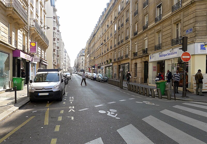 File:P1310723 Paris XVIII rue de Clignancourt rwk.jpg