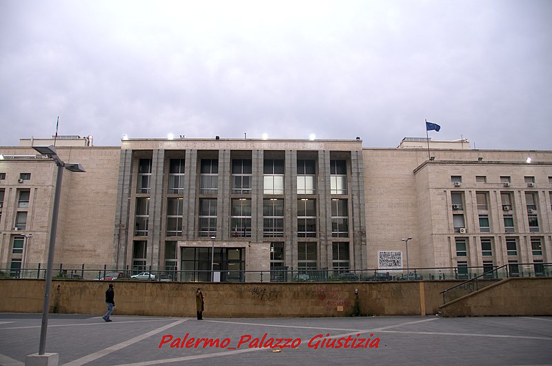 File:Palazzo Giustizia - panoramio.jpg