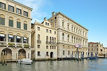 Palazzo Grassi Canal Grande Venezia 2.jpg