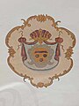 Lo stemma del casato dei Pignatelli dipinto sulla volta dell'androne