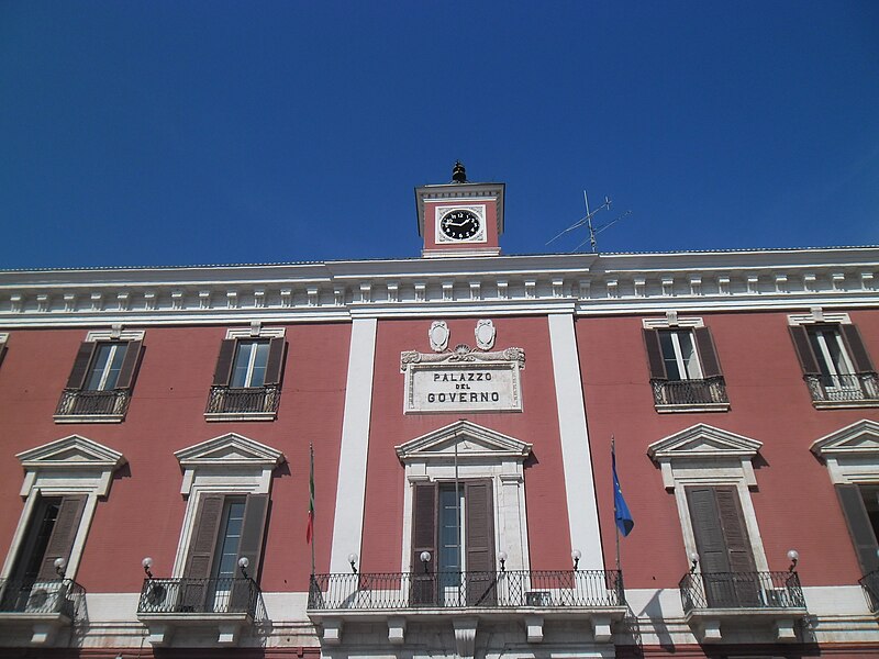 File:Palazzo del Governo (Bari).jpg