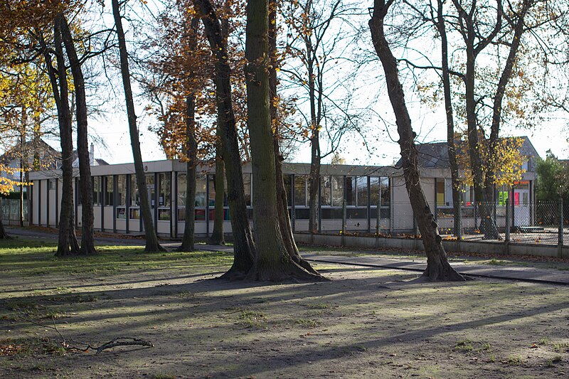 File:Perthes-en-Gatinais - Ecole maternelle - 2012-11-25 -IMG 8309.jpg