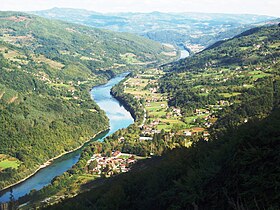 Поглед на насеље Перућац и реку Дрину са Таре