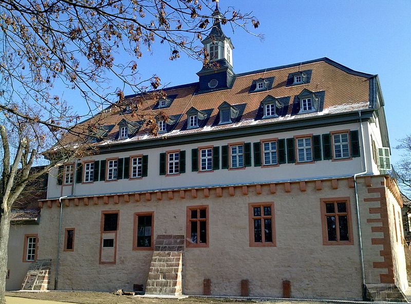 File:Pfälzer-Schloss Groß-Umstadt 2012.jpg