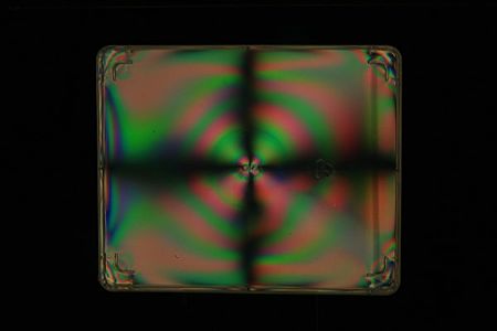 ไฟล์:Photoelasticity and colors on a cd case.jpg