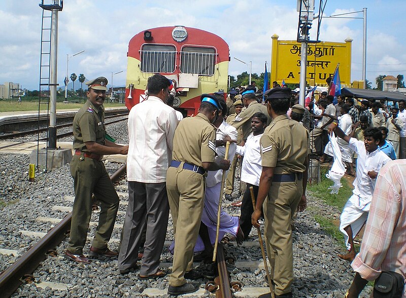 File:Picketing-blockade-train-India-Tamilword9.2.JPG