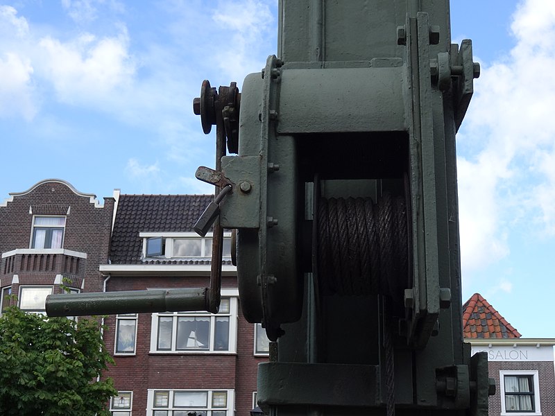 File:Piet Heynsbrug - Delfshaven - Rotterdam - Pulley upper part.jpg