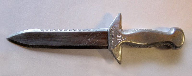 File:Pirat Tauchermesser 1 MOD.jpg