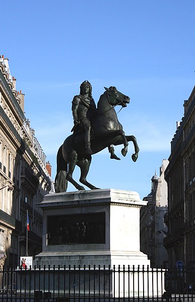File:Place des Victoires Louis XIV.jpg