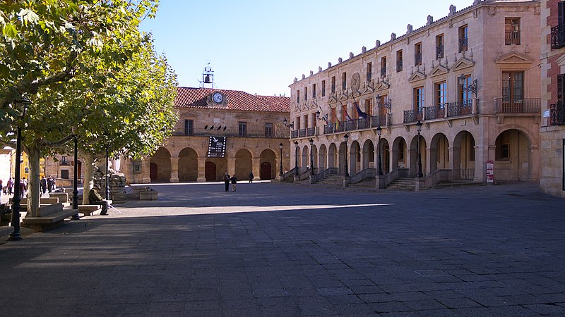 File:Plaza Mayor. Soria.jpg