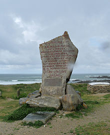Menhir commemorating the wreck of Droits de l'Homme (shown in the picture as damaged by storm with the topmost portion having broken off) Plozevet-Menhir des Droits de l'Homme(3).jpg