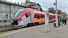 Pociąg PolRegio do Opoczna na peronie dworca w Tomaszowie Mazowieckim, CC0.jpg