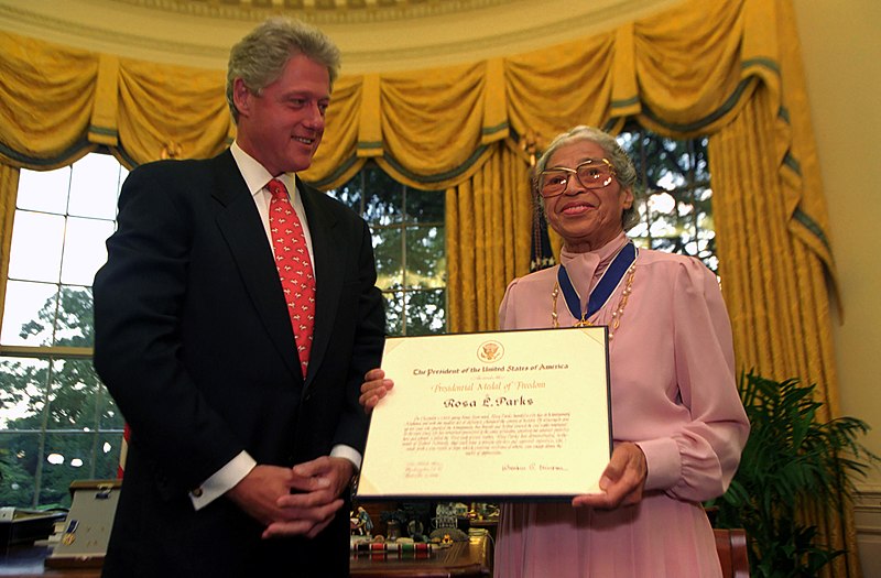 File:President Bill Clinton presents Rosa Parks with the Presidential Medal of Freedom in the Oval Office.jpg