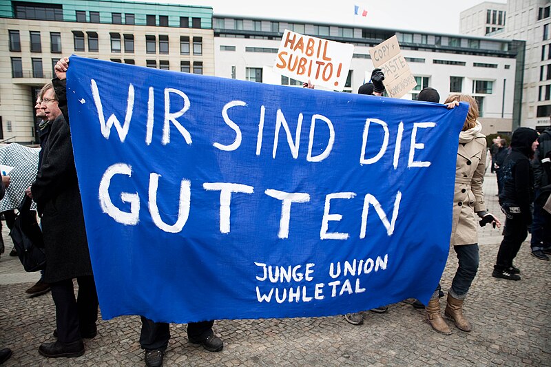 File:Pro Guttenberg Demo 2011-03-05 -i---i- (5499605674).jpg