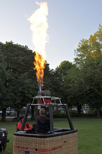 File:Projekt Heißluftballon.Ballontechnik.08.Brennertest.phb.ajb.jpg