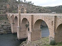 Alkantaras tilts ar triumfa arku. (106) Alkantara, Spānija.