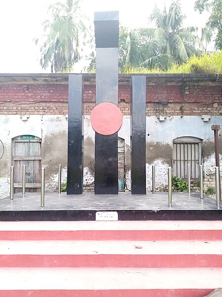 File:Pzs shaheed minar.jpg