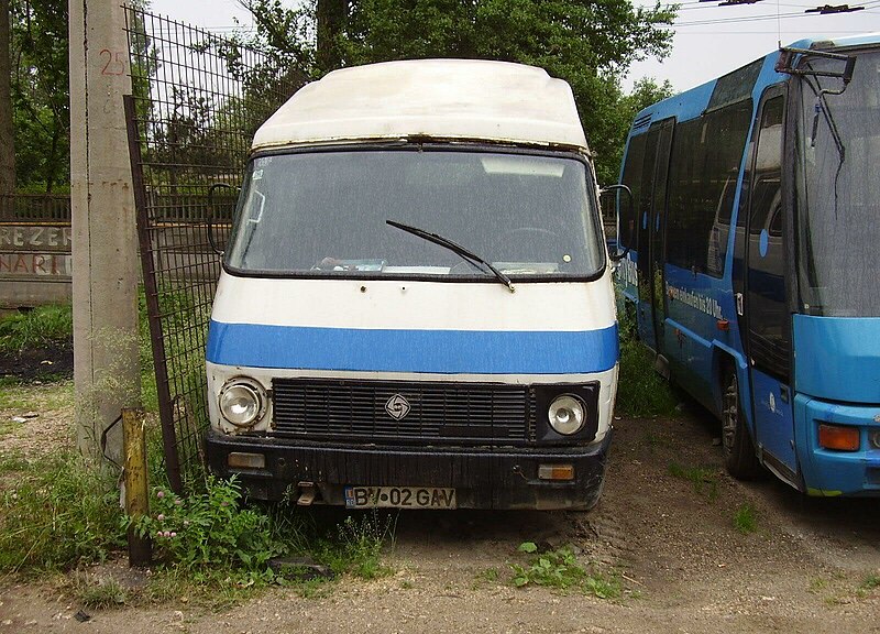 File:RAT Brasov TV14 van.jpg