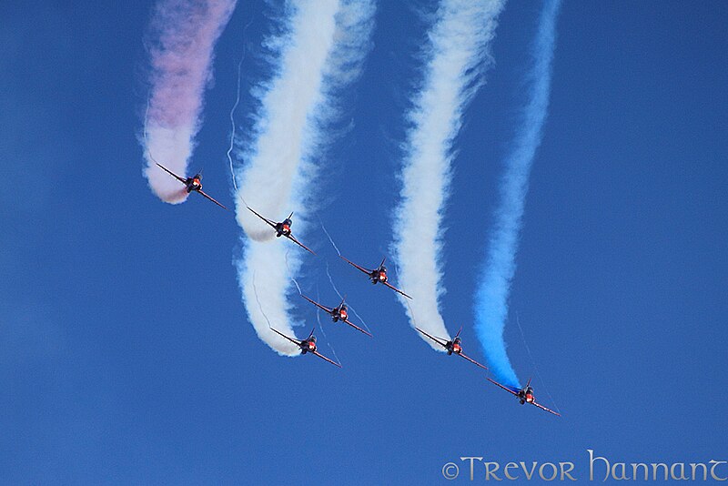 File:Red Arrows (8659445175).jpg