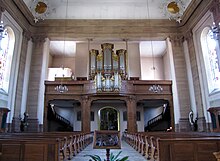 Intérieur de l'église Saint-Michel: vue sur la tribune d'orgue