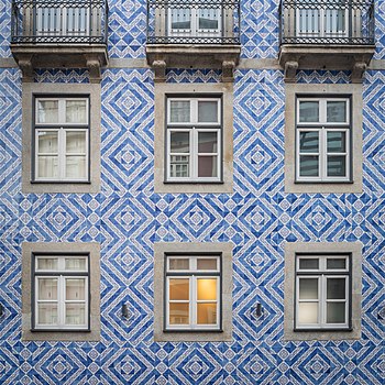 Azulejo facade of the building at Rua do Clube Fluvial Portuense 7 in Porto, Douro Litoral, Portugal