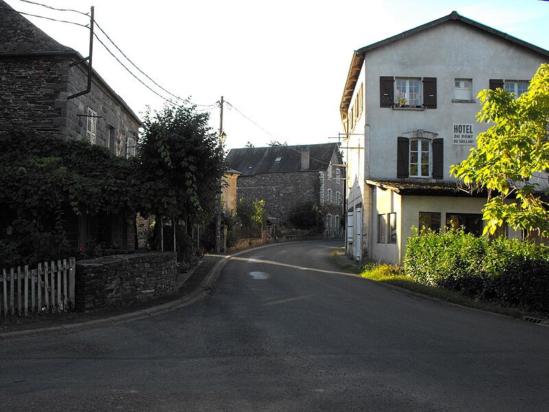 File:Rue d'Allassac.jpg