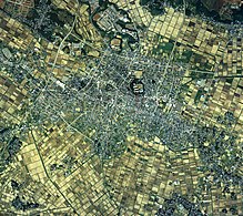 Ryūgasakin kantakaupunki vuoden 1989 ilmakuvassa