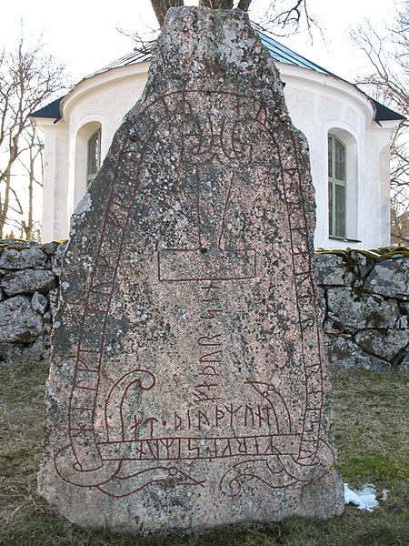 The Stenkvista runestone in Södermanland, Sweden, shows Thor's lightning hammer instead of a cross. Only two such runestones are known.