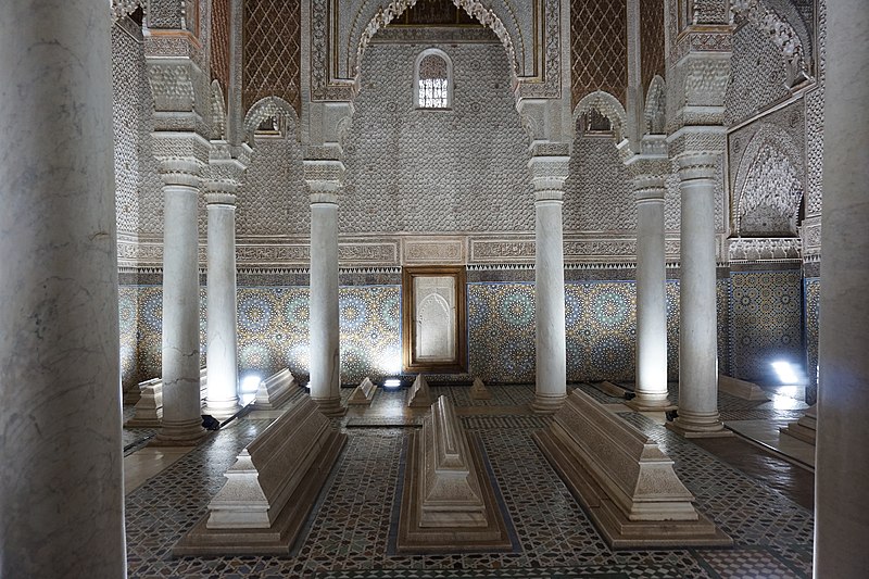 800px Saadiens Tombs%2C Marrakech%2C Morroco %2827218575137%29