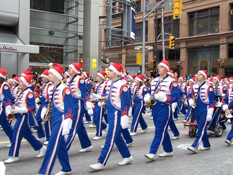 File:Santa Claus Parade Toronto 2009.jpg