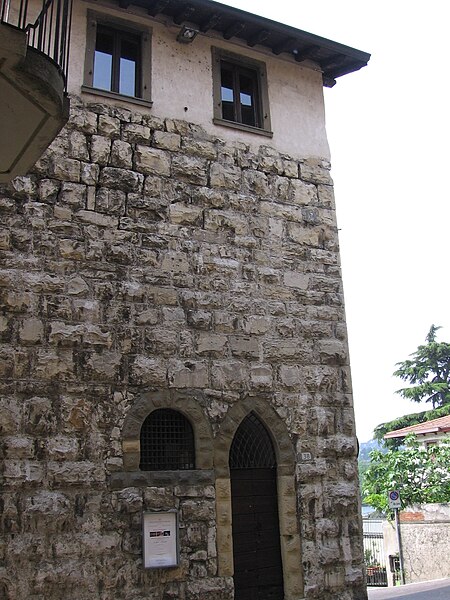 File:Sarnico torre.jpg