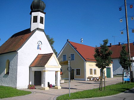Schillwitzried bei Geisenfeld, Kapelle und neues Bürgerhaus